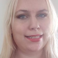 Helena Larsen