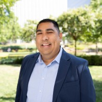 LUIS Flores