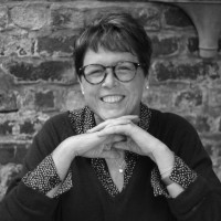 Dr Wendy Peake