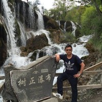 荣小军