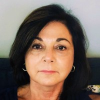 Vania Pelogia Silva