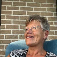 Monique Van Popering