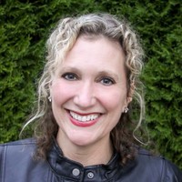 Holly Larsen