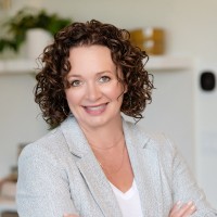 Suzanne Dickson
