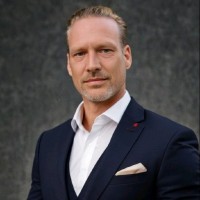 Joost Van Der Schans, Ejlog