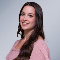 Carolyn Dziewa, Ains