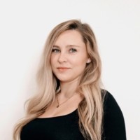 Nadia Pal, Pmp