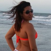 Camila Potisigns