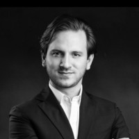Rafael María González R