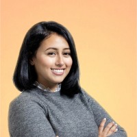 Mila Momphotes, Mba