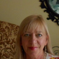 JULIA NOWAKOWSKI