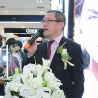 Ross Zheng