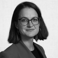 Olivia Macdonald, Cfa