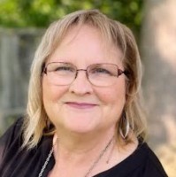 Jacqueline Angi-Dobos, Ocelt