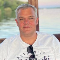Dr Nelius Swart