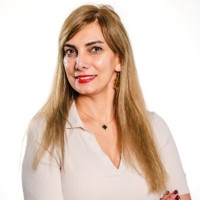 Bella Rostam Pour