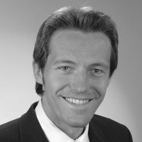 Dr. Florian Henne