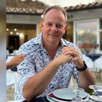 Dr. Lars Petri