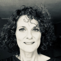 Yvette De Loos