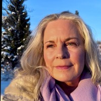 Denné Kari Véien