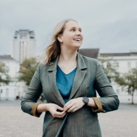 Louise Devos