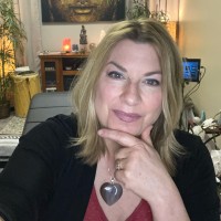 Traci Lyons