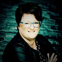 Annette Dekker-Hollestelle
