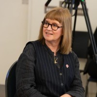 Dr Mandy Curtis