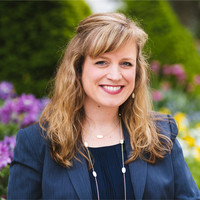 Lorri Freeman, APR