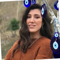 Özge Akay