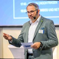 Dr. Andreas Henseler