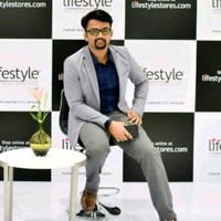 Ravinandan M R