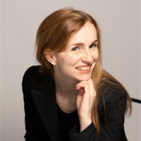 Nora Staggl