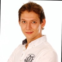 Lars R.