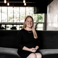 Betsy Richardson, Cta