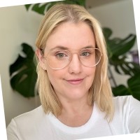 Elle M.