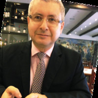 Robert R