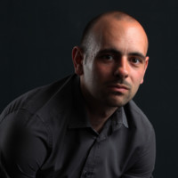 Robert Tari