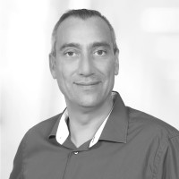 Manfred Roth