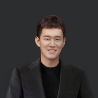 Simon M.