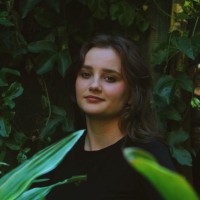 Alexandra Barker