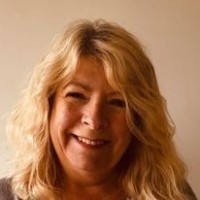 Lesley Cruickshank-Robb