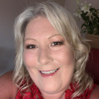 Lynn Toplis
