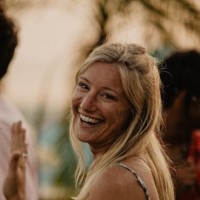 Lara Mills