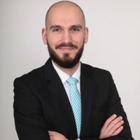 Dr. Philipp Farah