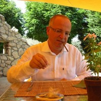 Dr. Hasan Yeşiloğlu