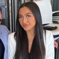 Holly Vella