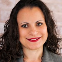 Elaine Molina