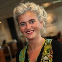 Yvonne Pulles