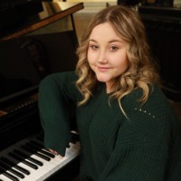Alexis Leslie